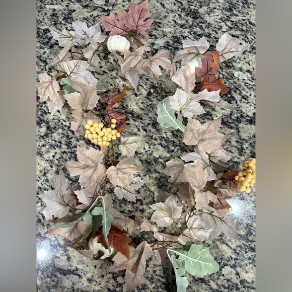 DearHouse Fall Maple Leaf Garland - approx 5 ft - Picture 1 of 7